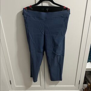 SIMPLY VERA WANG STRETCHY PANTS ON GREAT CONDITION